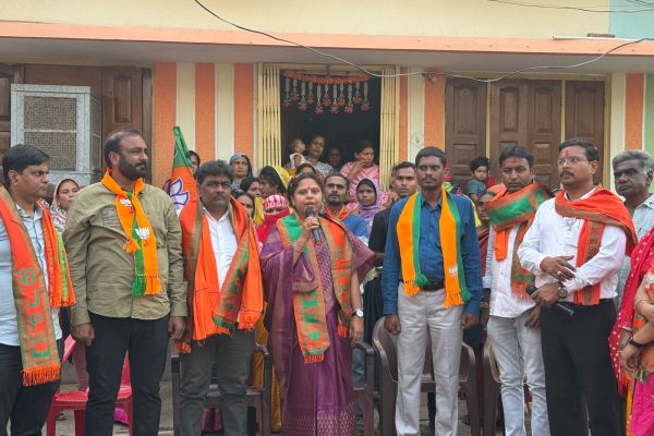 BJP MP Rupkumari Choudhary conducted public outreach in various city wards, seeking votes for development